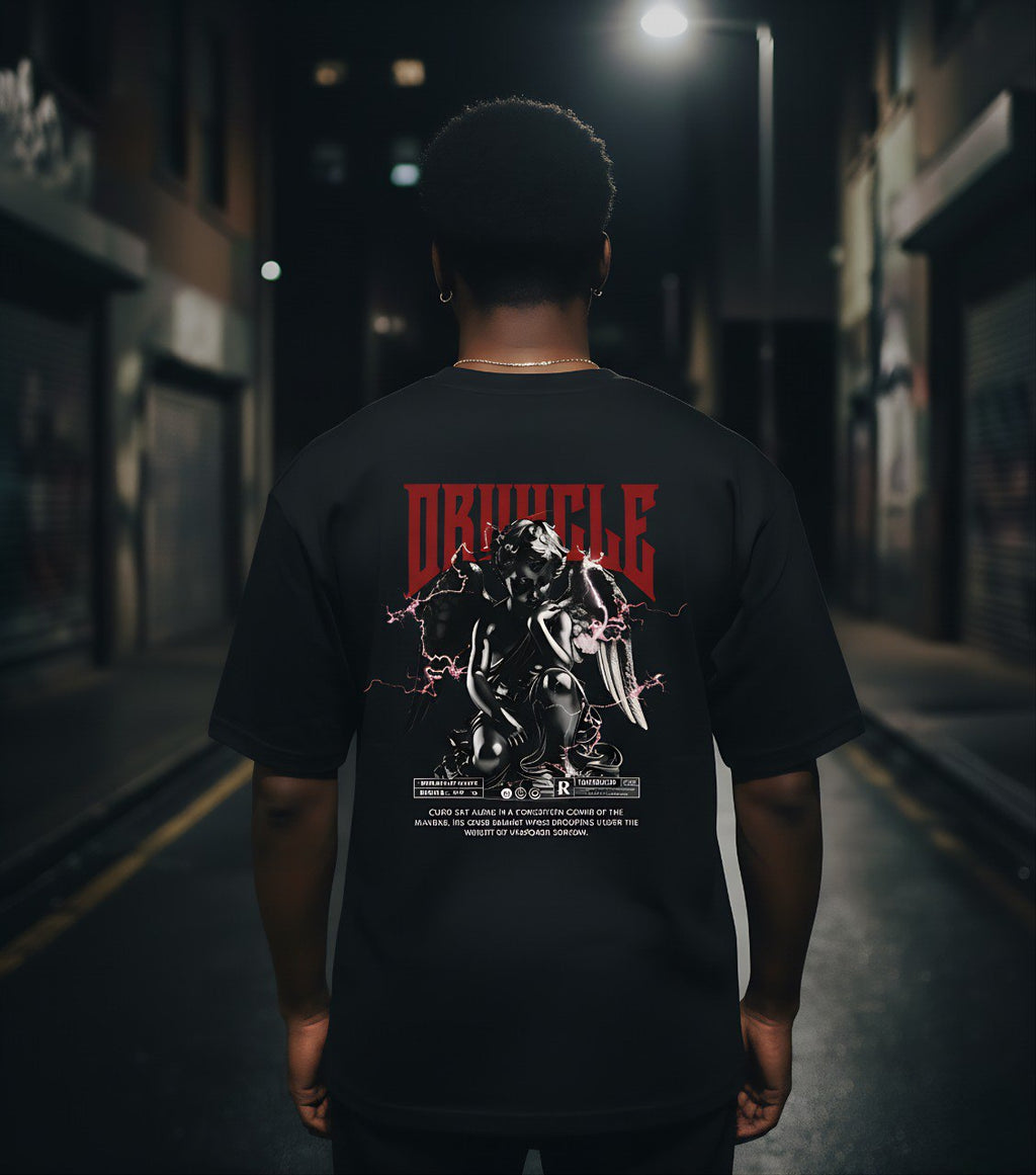 Camiseta Oversize Negra Texto Rojo