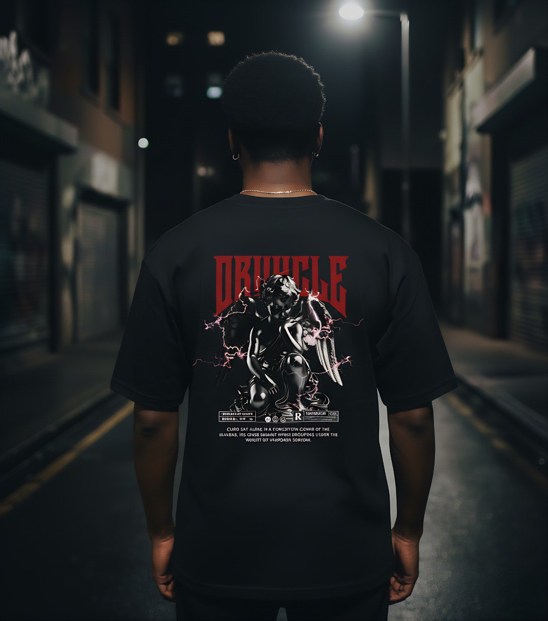 Camiseta Oversize Negra Texto Rojo