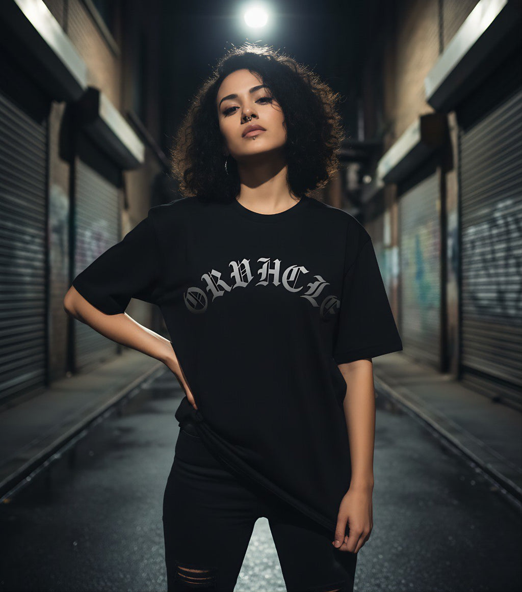 Camiseta Oversize Negra Texto Gris